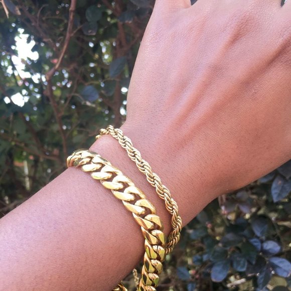Twisted 18K Gold Chain Bracelet - Picture 10 of 12